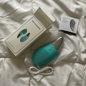 Brand new sonic facial brush